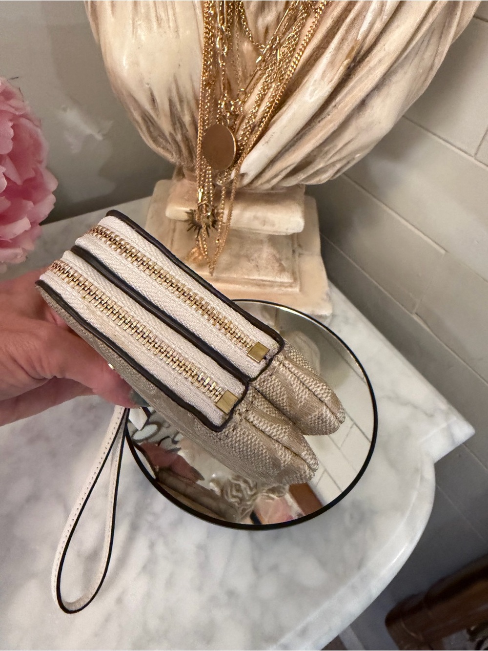 Coach EUC Beige Signature Zip double pocket Wallet Wristlet - Picture 3 of 10